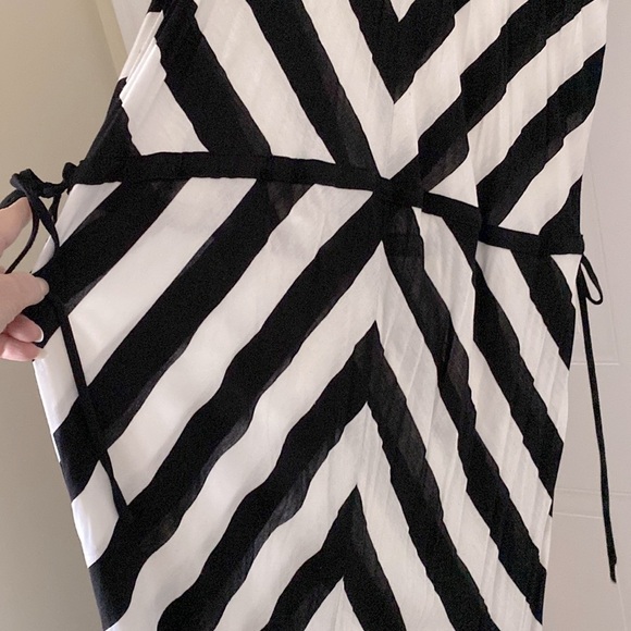 Joe Fresh  summer maxi dress, black & white chevron pattern. 🏖️ - Picture 6 of 7